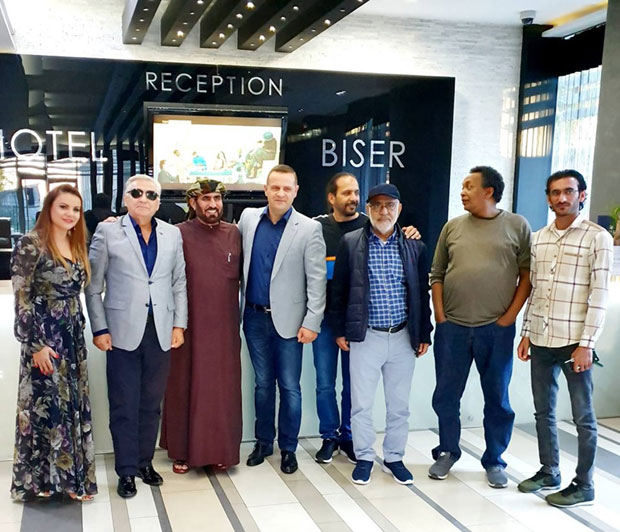 Богати шеик дигао Балкан на ноге, а сад долази у Београд: Обичним људима на улици дели златне сатове, телефоне и новац!